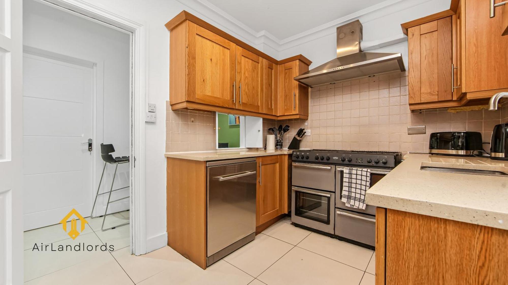 Exceptional 4 Bedroom House Paddington Station! Лондон Экстерьер фото